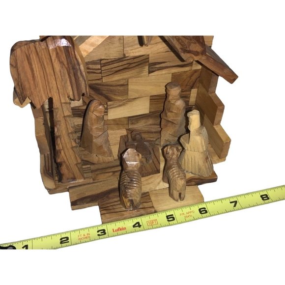 Beautiful Wood Nativity and Stable - Picture 6 of 8